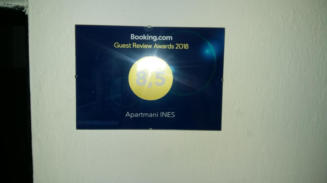 Apartmani Ines Marina Esterno foto