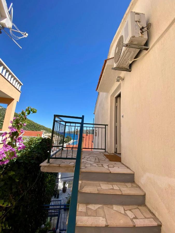 Apartmani Ines Marina Esterno foto