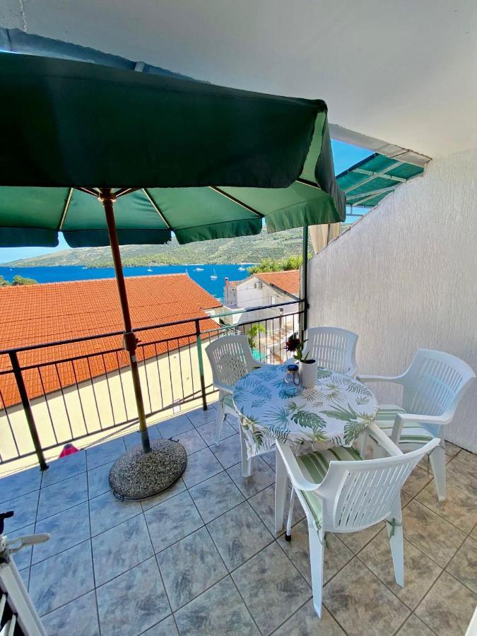 Apartmani Ines Marina Esterno foto
