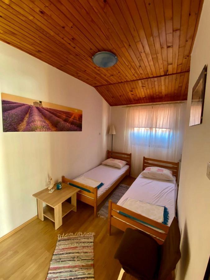 Apartmani Ines Marina Esterno foto