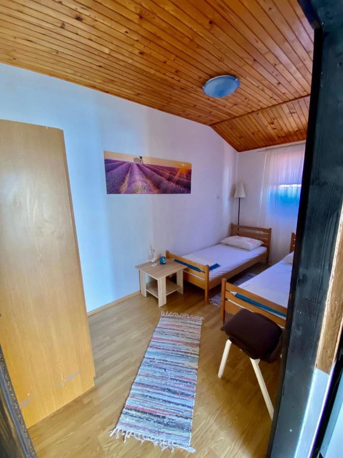 Apartmani Ines Marina Esterno foto