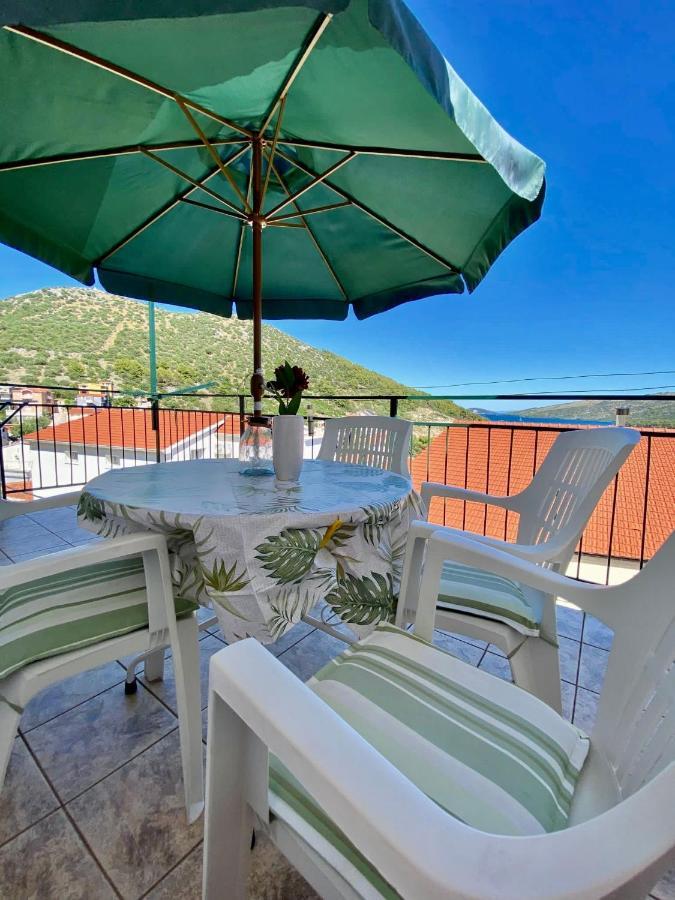 Apartmani Ines Marina Esterno foto