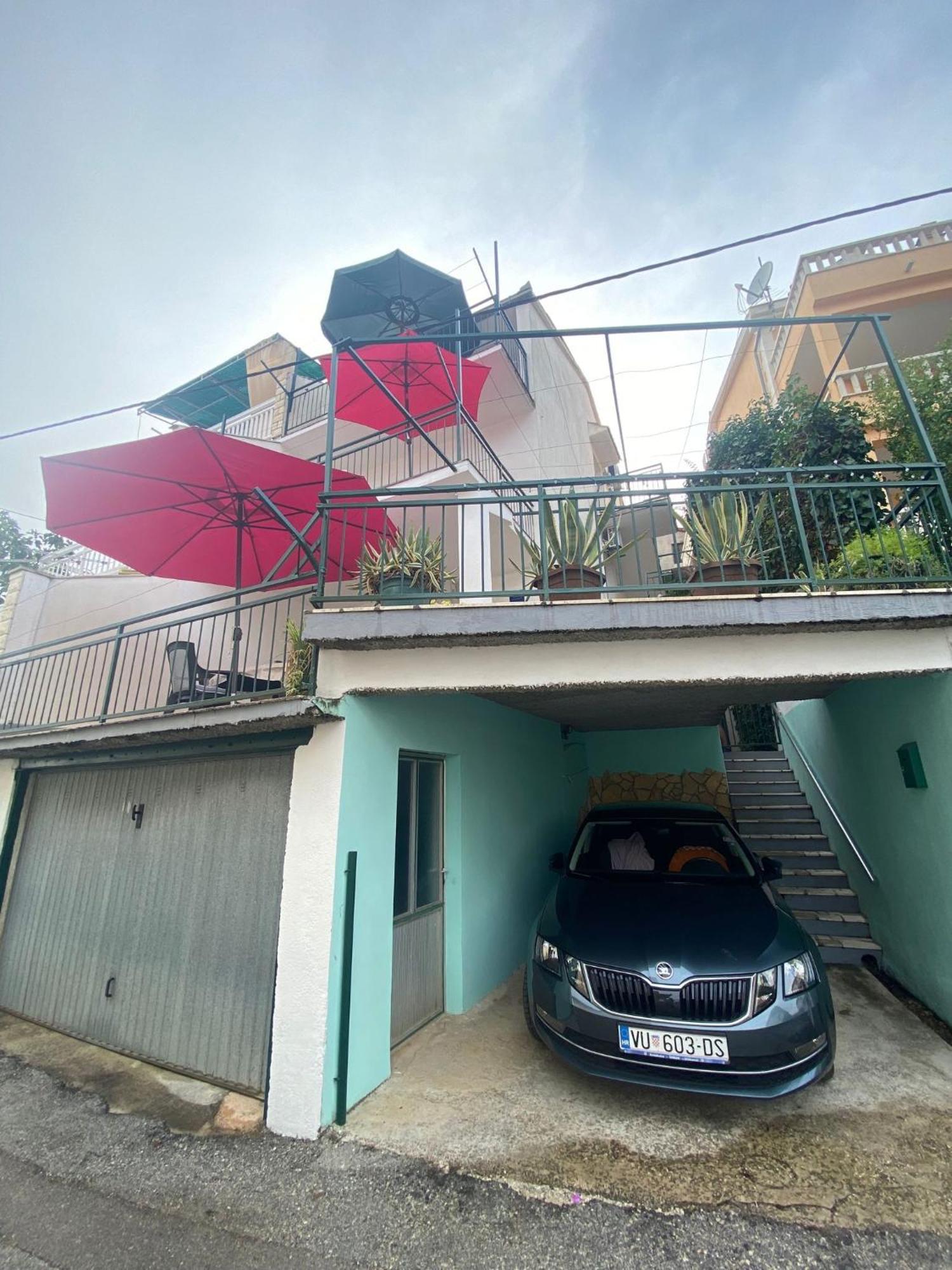 Apartmani Ines Marina Esterno foto