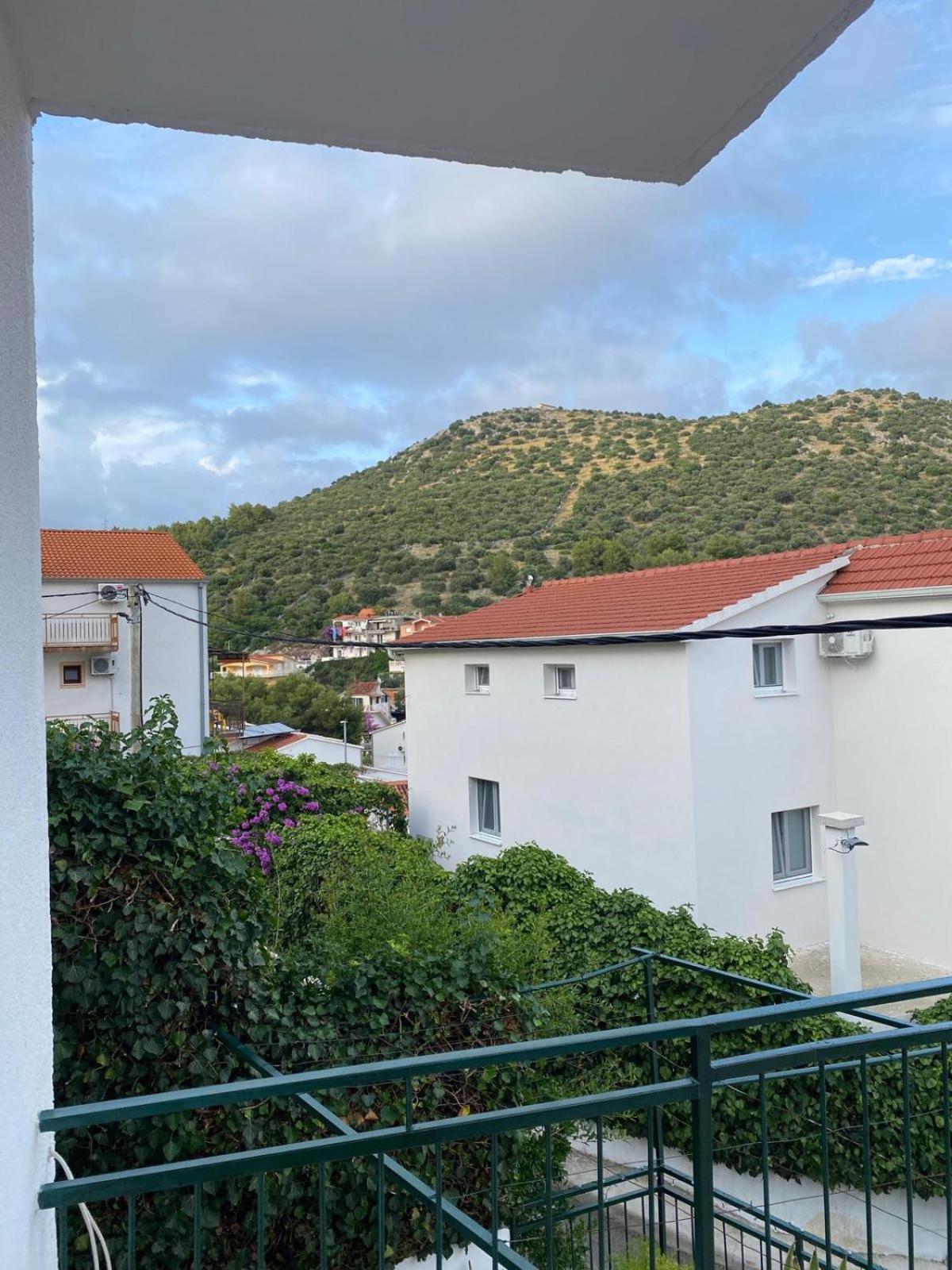 Apartmani Ines Marina Esterno foto