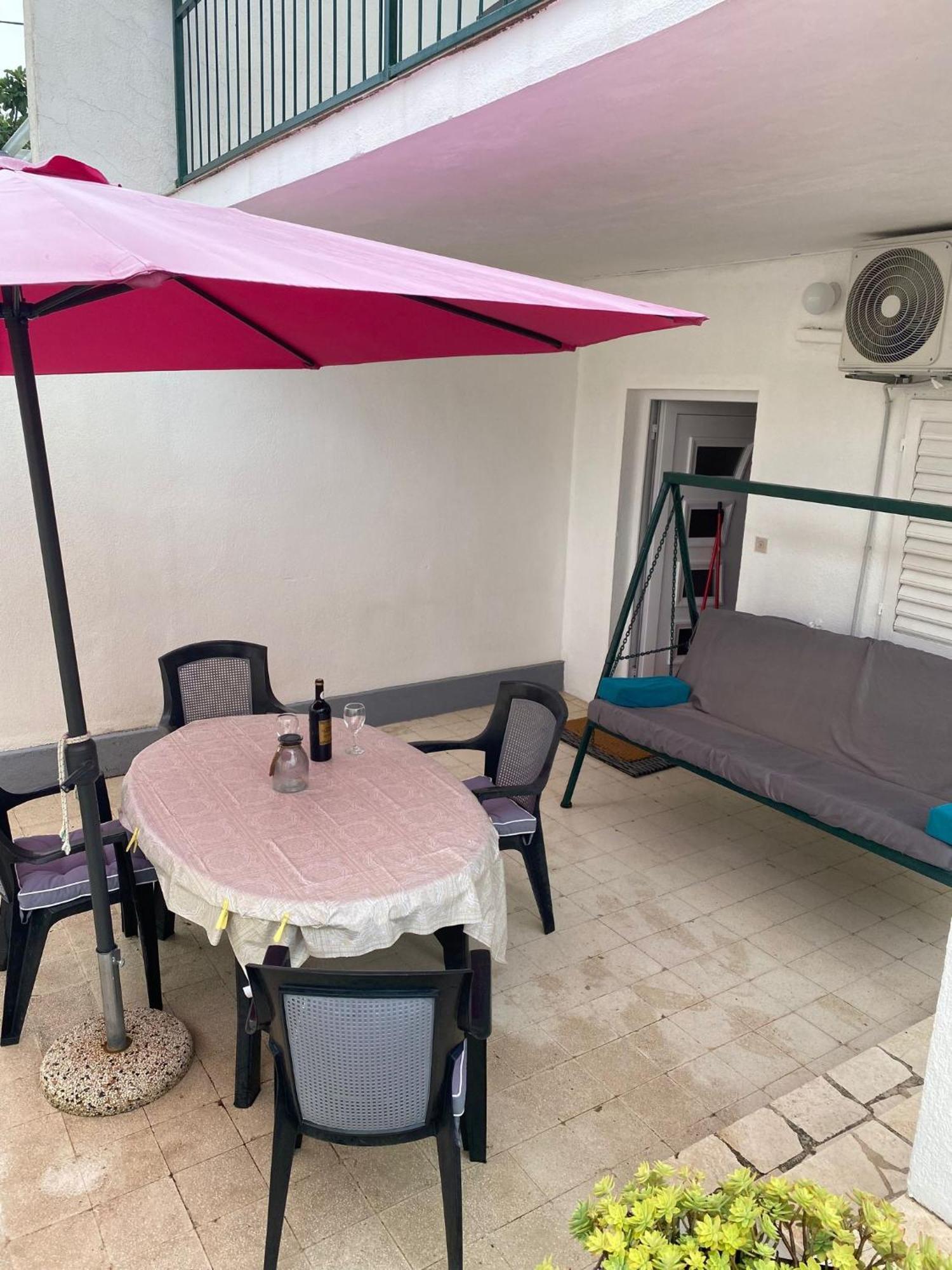 Apartmani Ines Marina Esterno foto